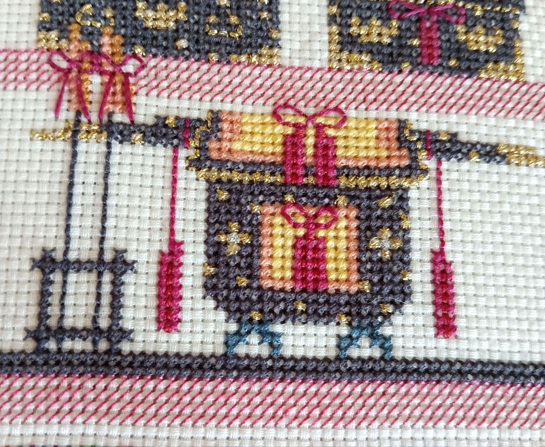 ぱんなちゃん　ホビーラホビーレクロスステッチ〈雛段飾り〉完成品