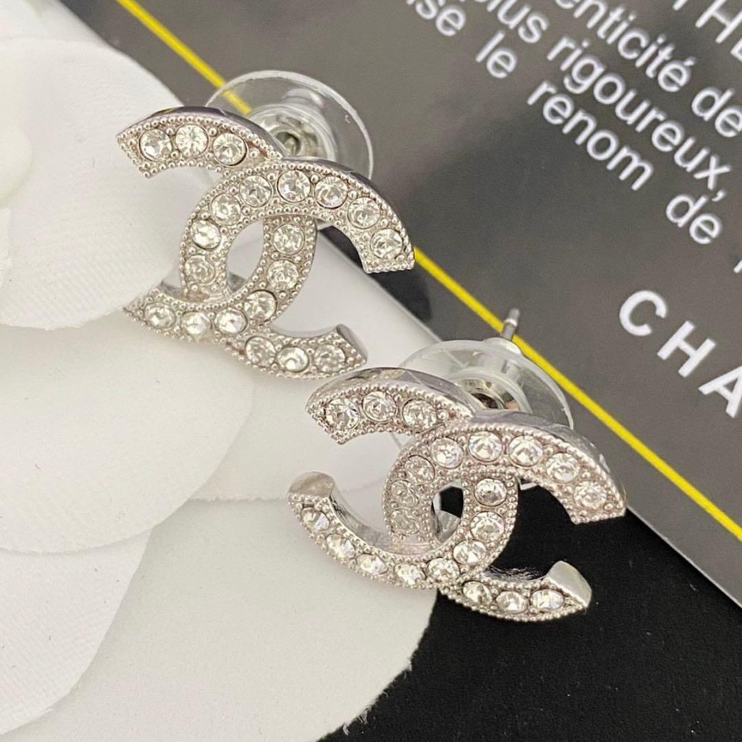 新品未使用 CHANEL シルバーピアス シャネル アクセサリー