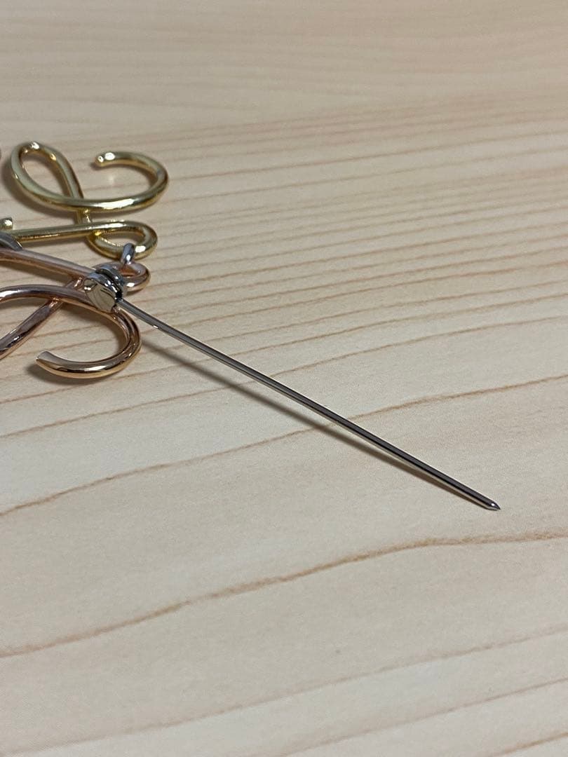 LOEWE ロエベ アナグラムブローチ マルチカラー