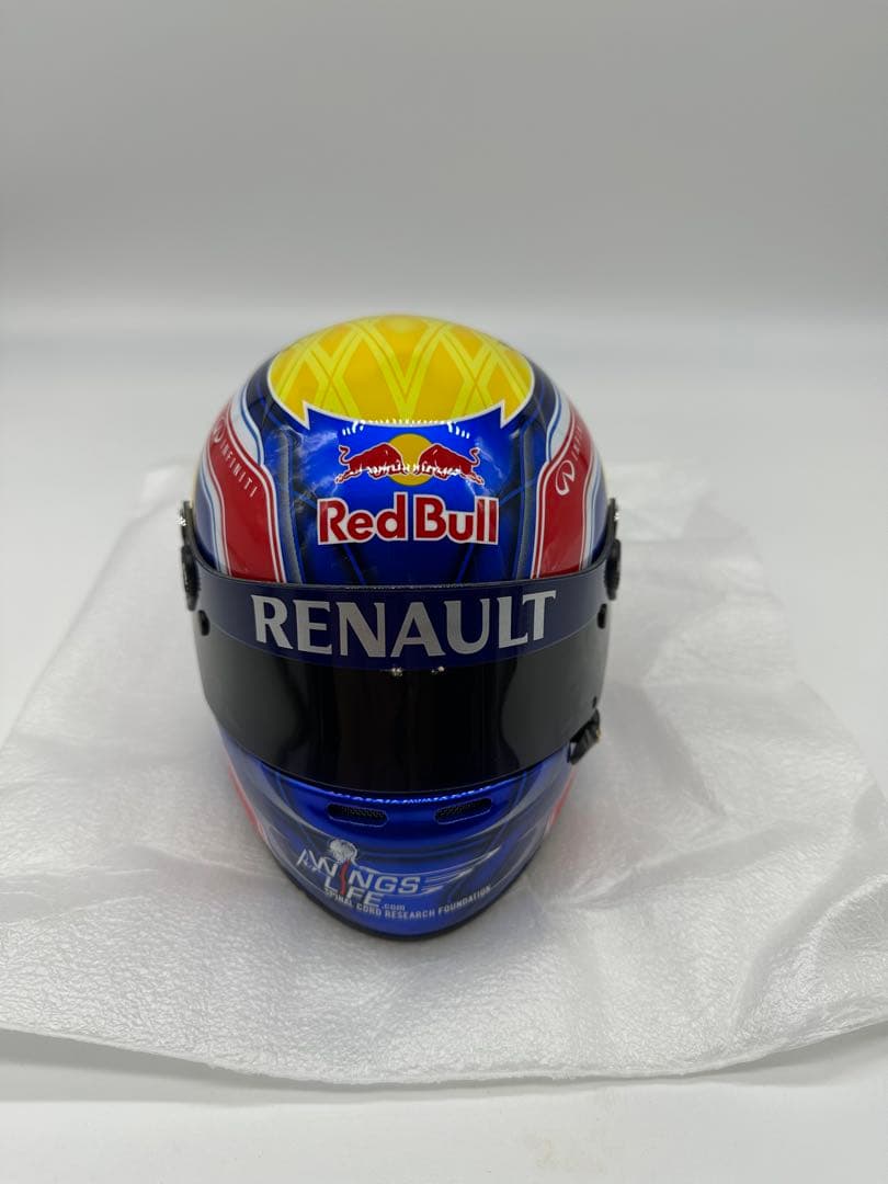 F1 レッドブル　Vettel & Webber 1/2ヘルメット セット