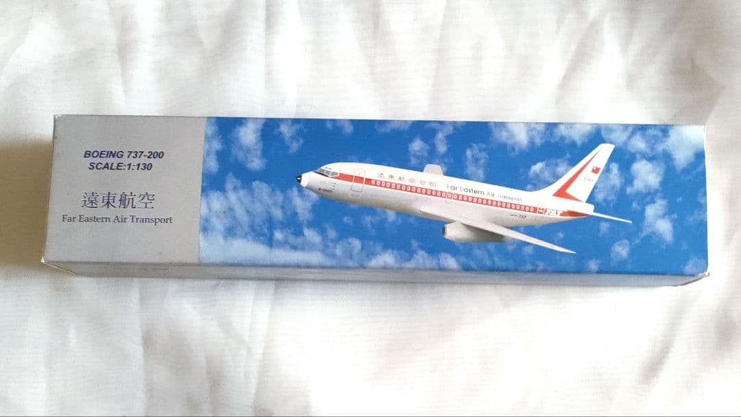 遠東航空　ボーイング 737-200 　1/130スケールモデル