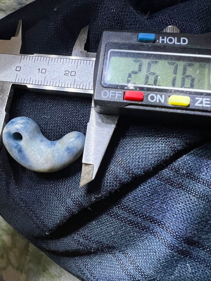 糸魚川翡翠　入コン沢　勾玉　青翡翠