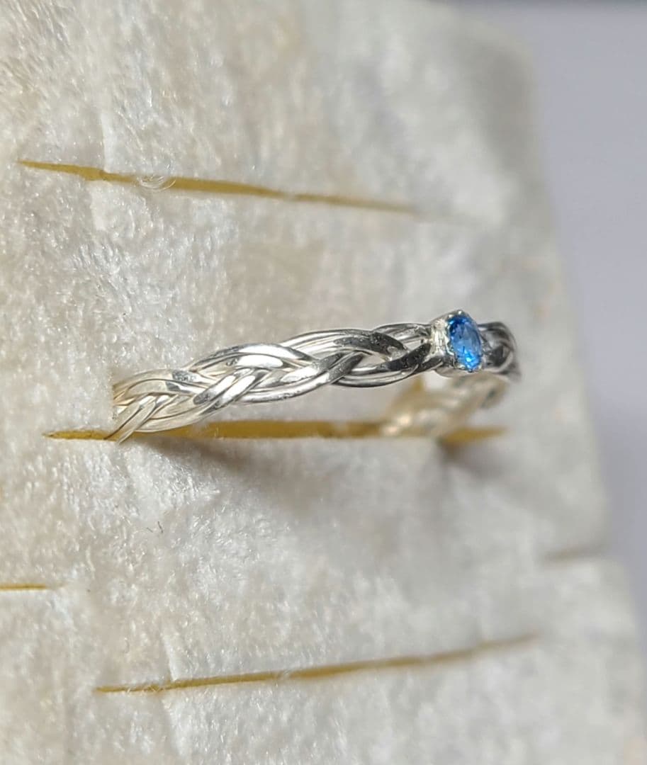 鮮やかなビビッドブルー★ドイツアウイナイトリングSV編み込み★