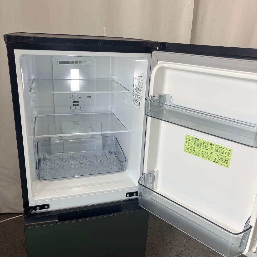 1❤️　冷蔵庫　SHARP　一人暮らし　小型　綺麗　黒　中古　安い　設置無料