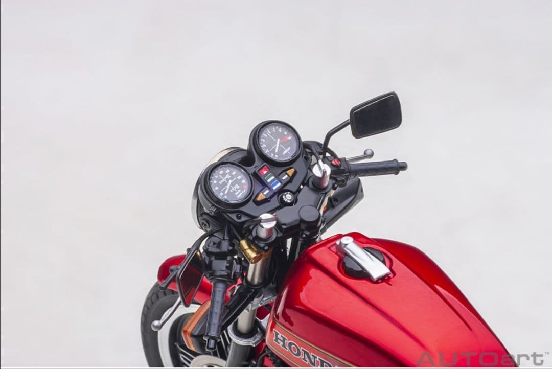オートアート 1/12 ホンダ CB750F バリバリ伝説 巨摩 郡 グンヘル付