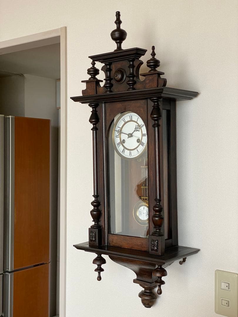 古い掛時計（機械式）