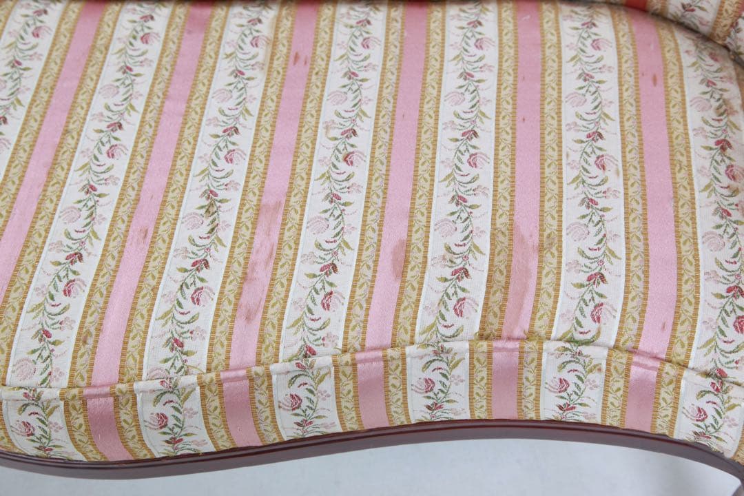 ロココ調アンティーク装飾的なカウチ ピンクストライプ