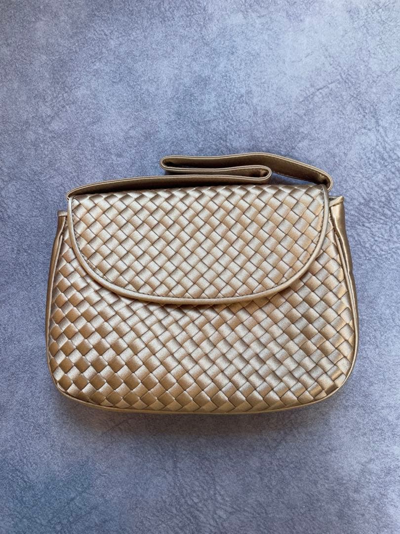 早い者勝ち‼︎ ボッテガヴェネタ　イントレチャート シルクサテンミニバッグ