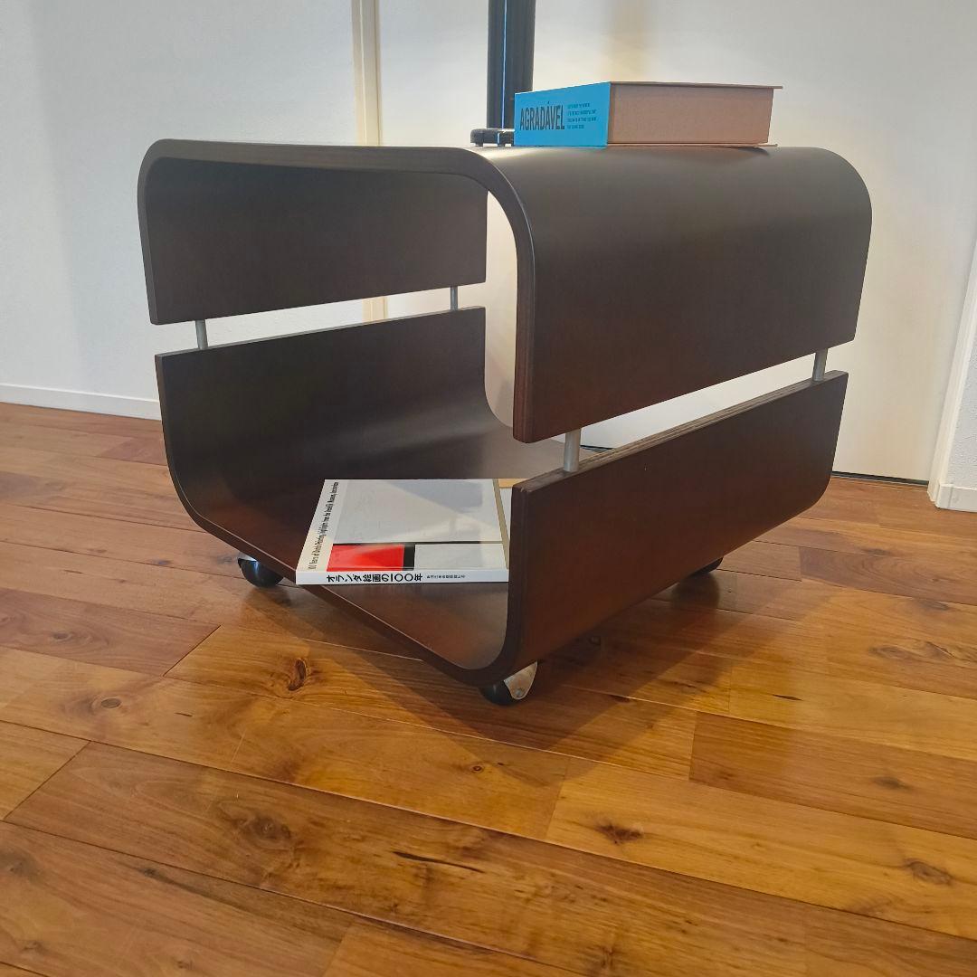 ミッドセンチュリー　ブラウン　木製サイドテーブル ボールキャスター付き　曲げ木