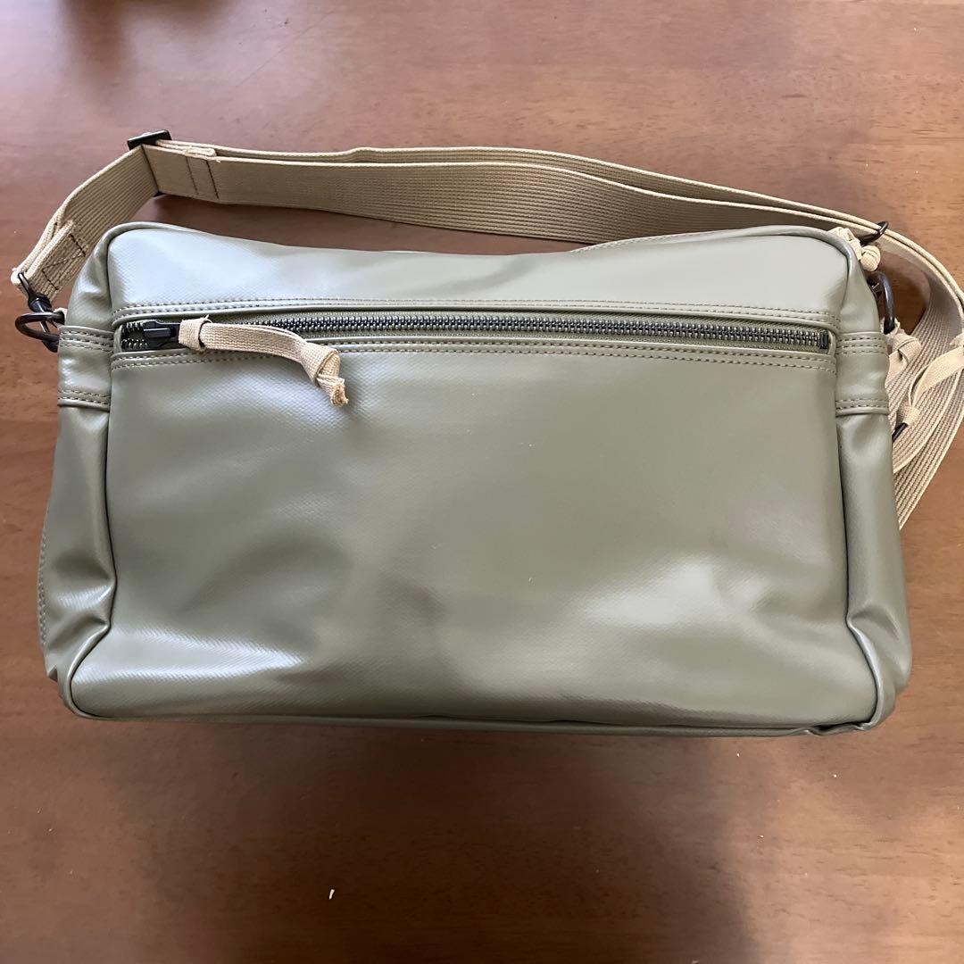 ラゲージレーベルビジネスバッグとショルダーバッグ