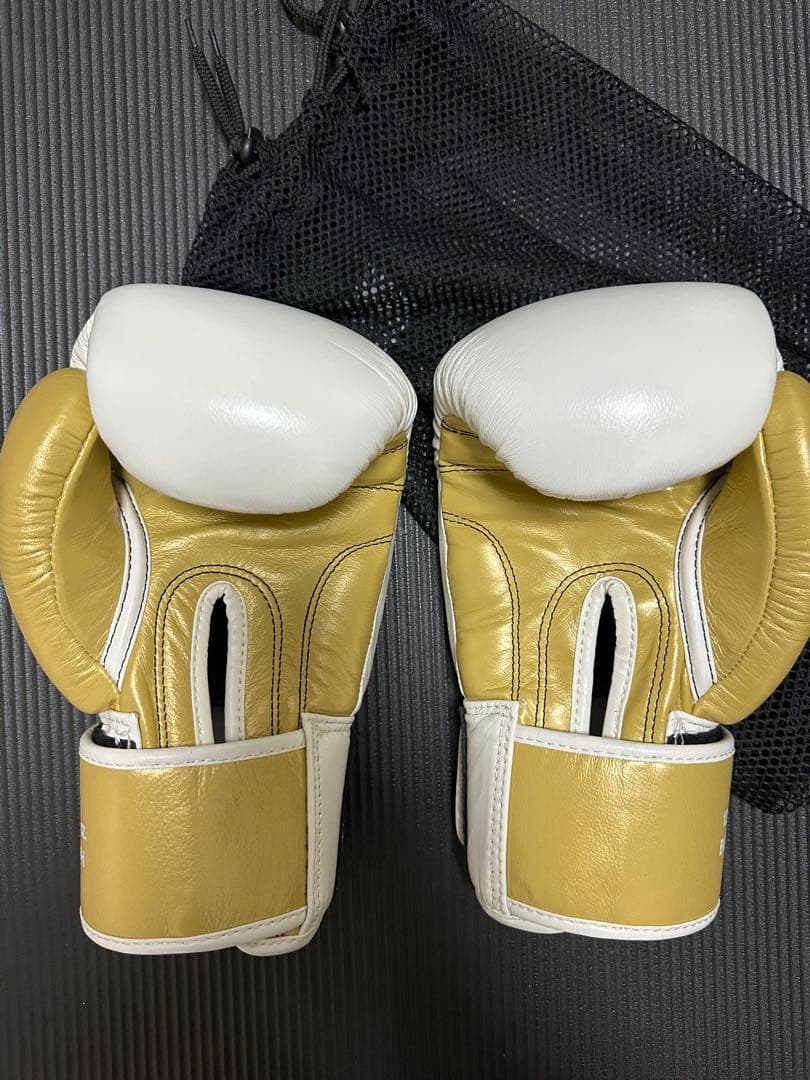 WINDY ボクシンググローブ ホワイト/ゴールド　BGVH 12OZ