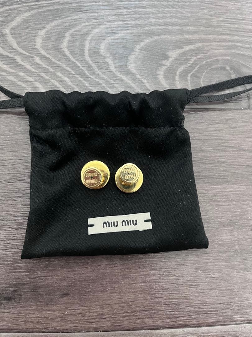 MIU MIU miumiu ミウミウ エナメルメタル ピアス