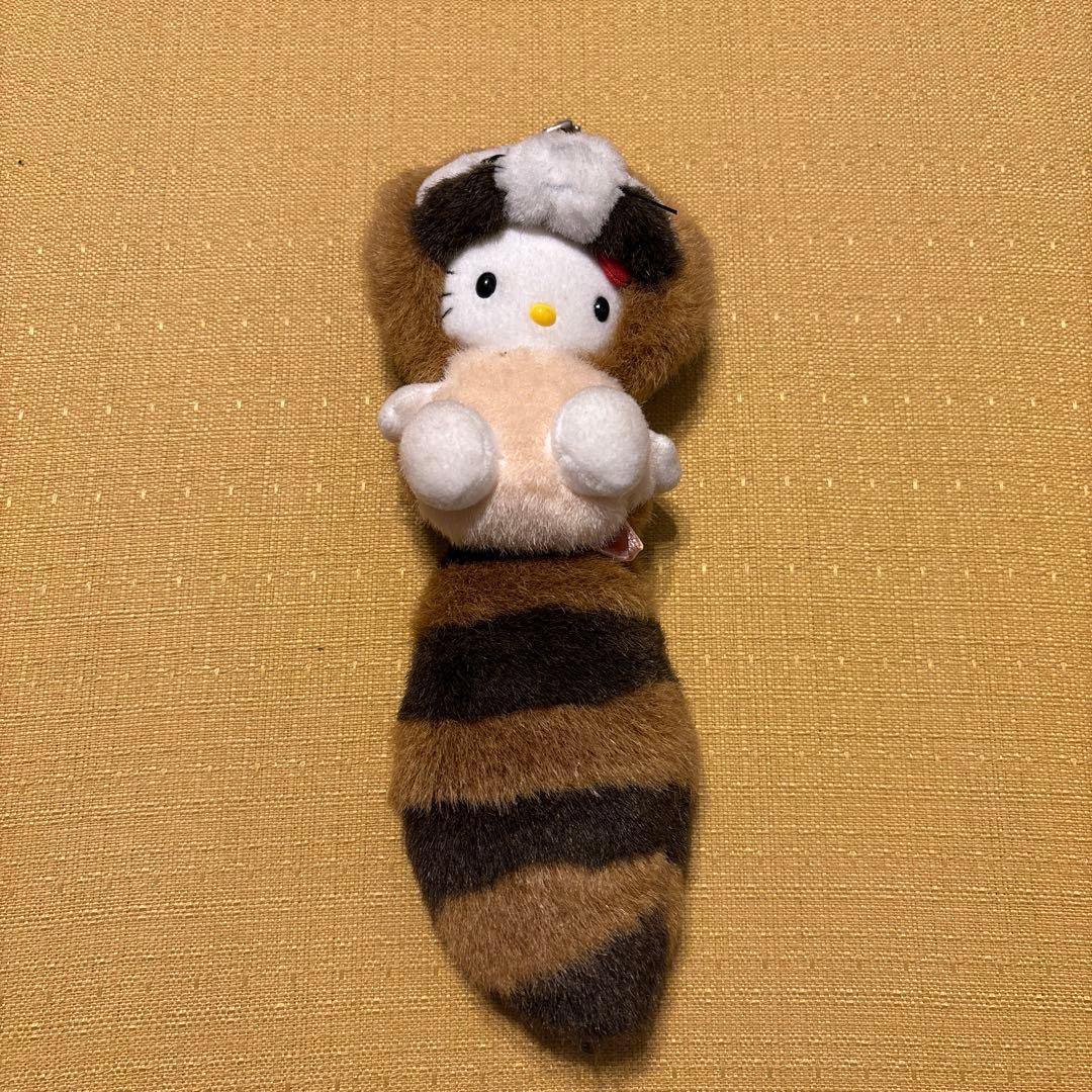 ハローキティ しっぽ倶楽部 ぬいぐるみ型キーホルダー アライグマ