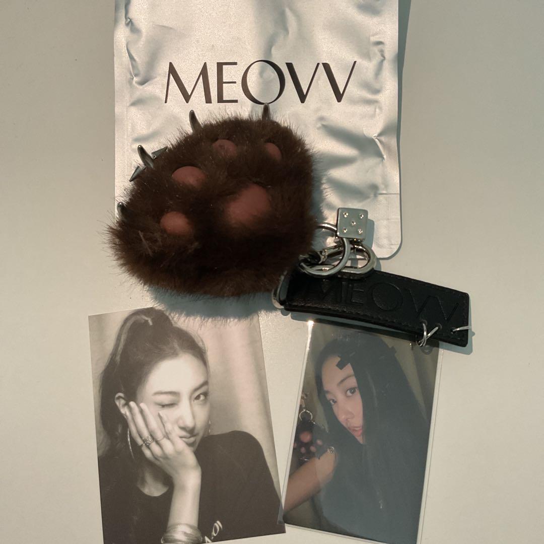 MEOVV Jelly Paw keyring キーリング　ガウォン