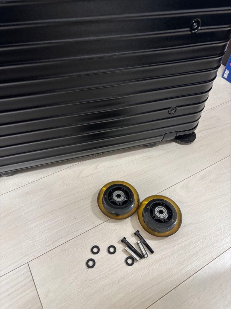 リモワサルサ2輪最終モデル　機内持ち込み　静音ホイール　極美品　35L