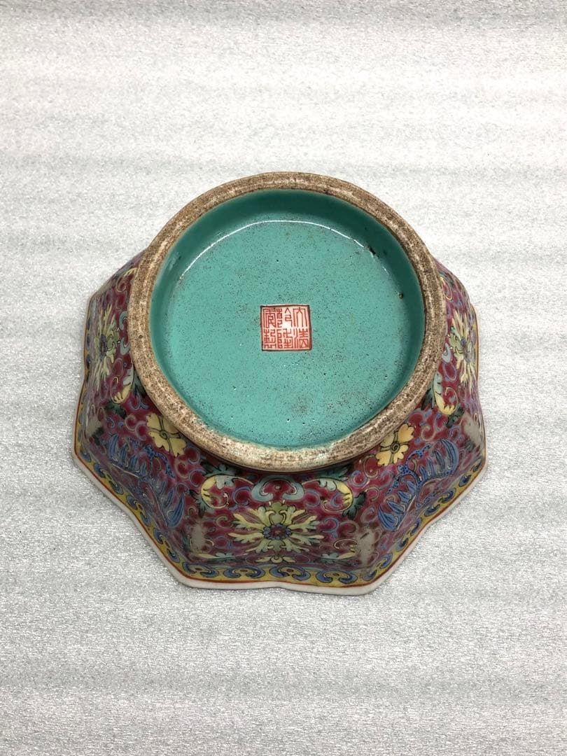 大清乾隆年製　色絵　龍鳳草花紋八角鉢