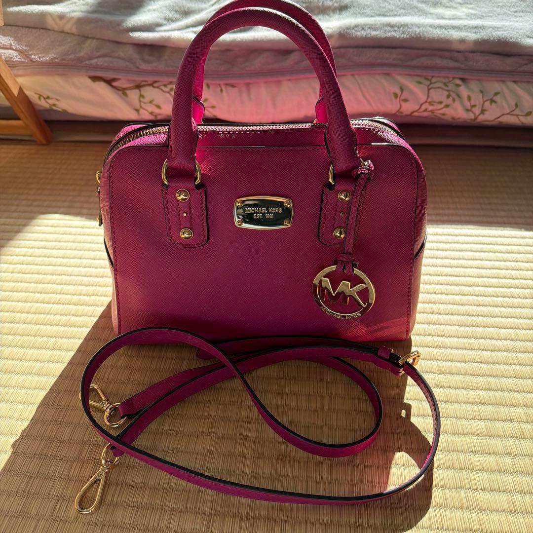 超美品MICHAELKORSマイケルコース、2way、ピンク　金ロゴ　レザー