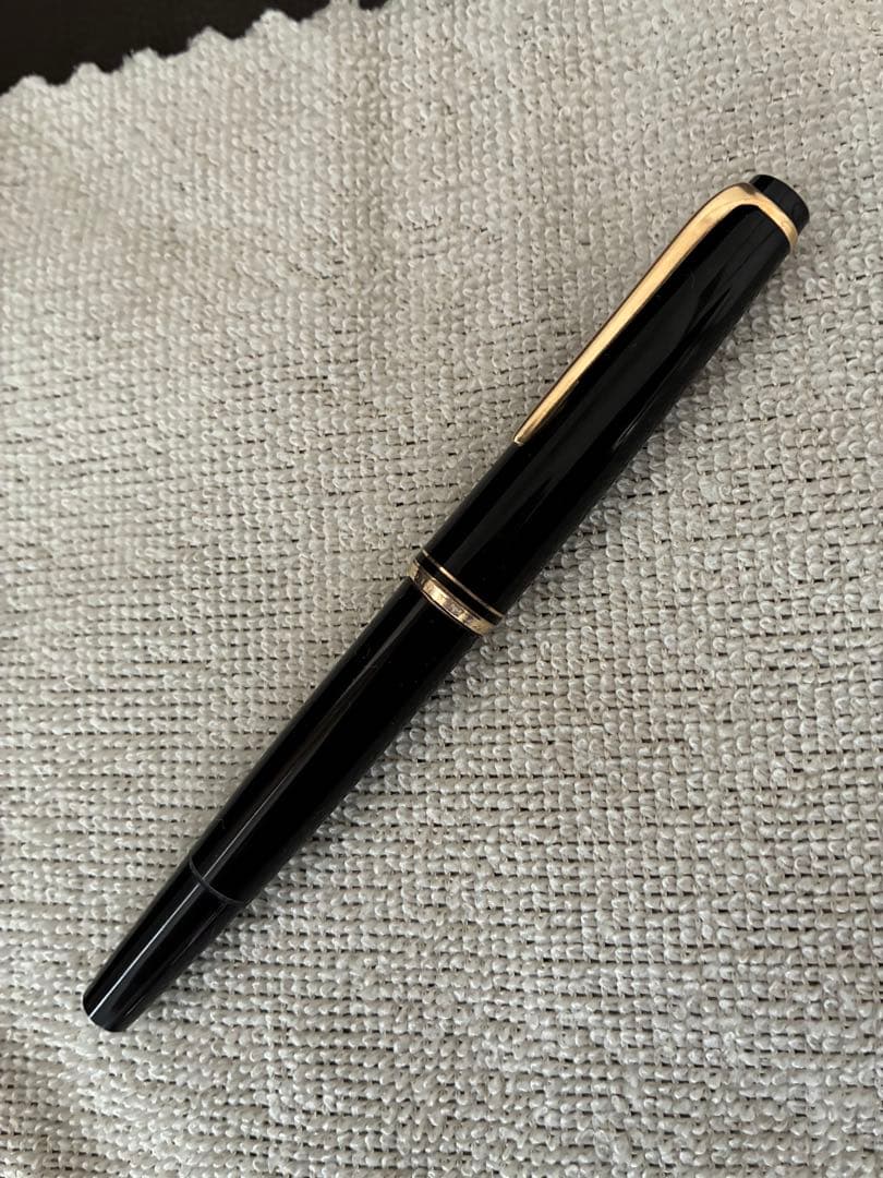 ◾️MONT BLANC モンブラン◾️黒 万年筆 No. 22◾️黒色／金色◾️