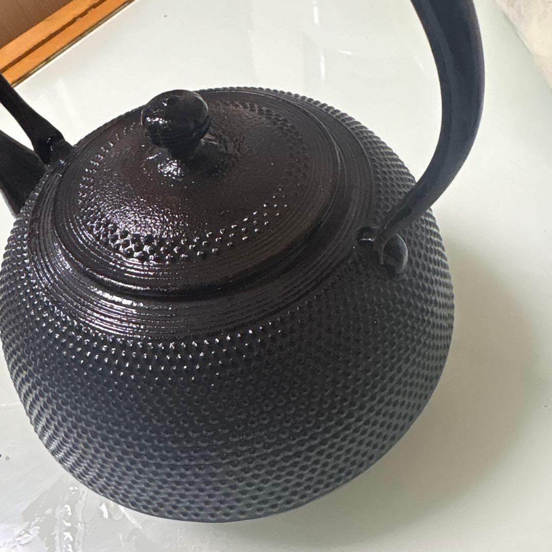 黒い鋳鉄製鉄瓶