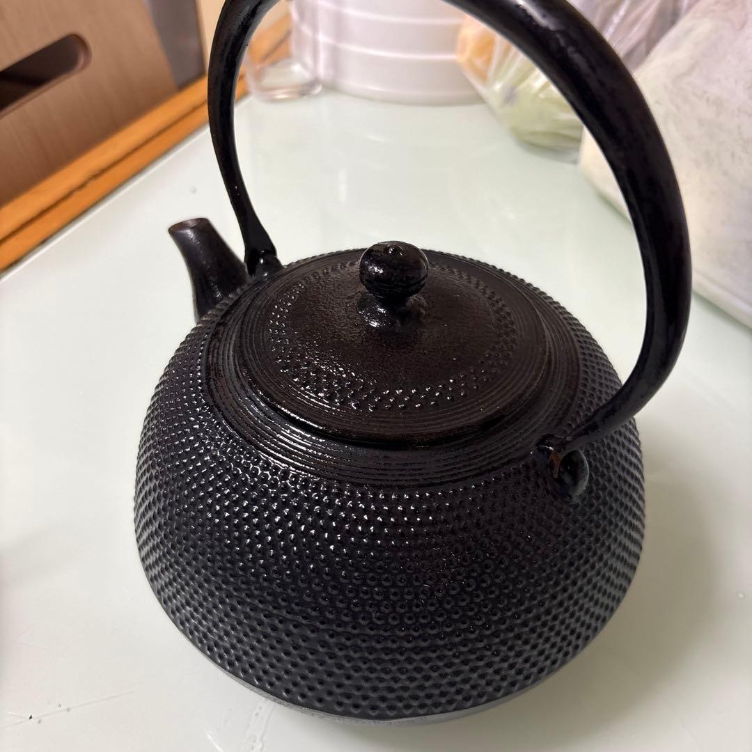 黒い鋳鉄製鉄瓶