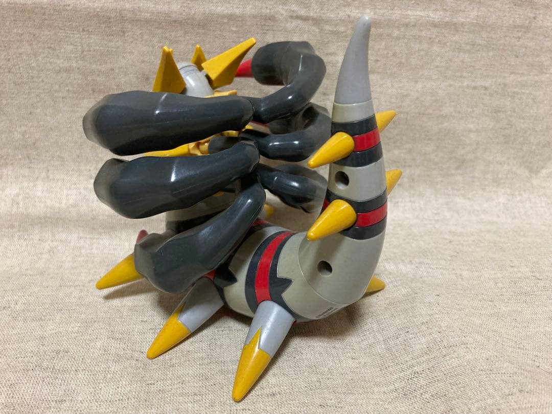 【希少】ギラティナ オリジンフォルムフィギュア可動式　おまけ付き