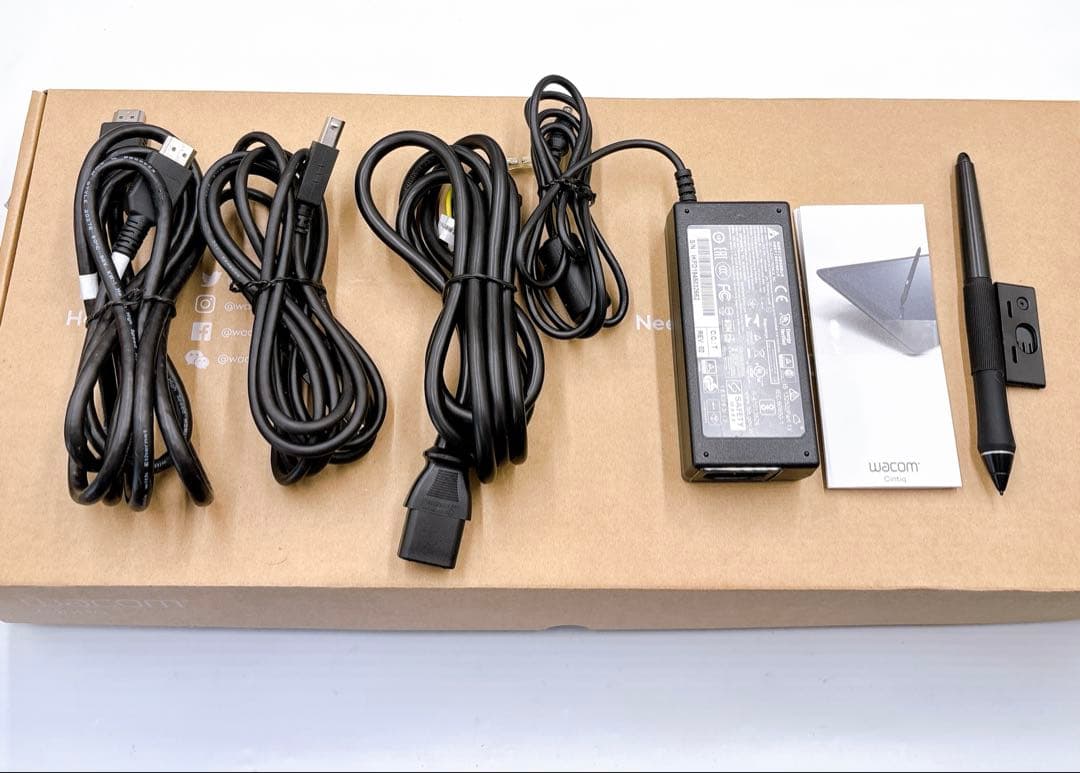 Wacom DTK2260未使用 CLIP STUDIO TABMATE付