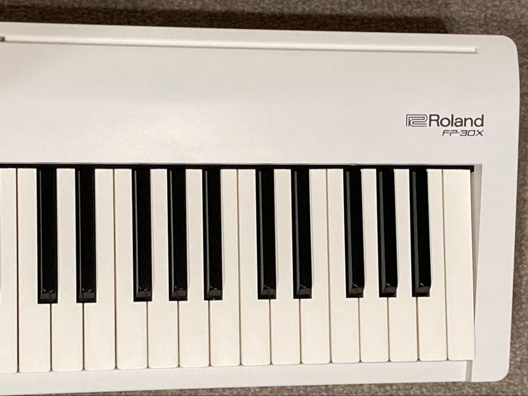 Roland FP-30X WH スピーカー内蔵ポータブルピアノ（ペダル付き）