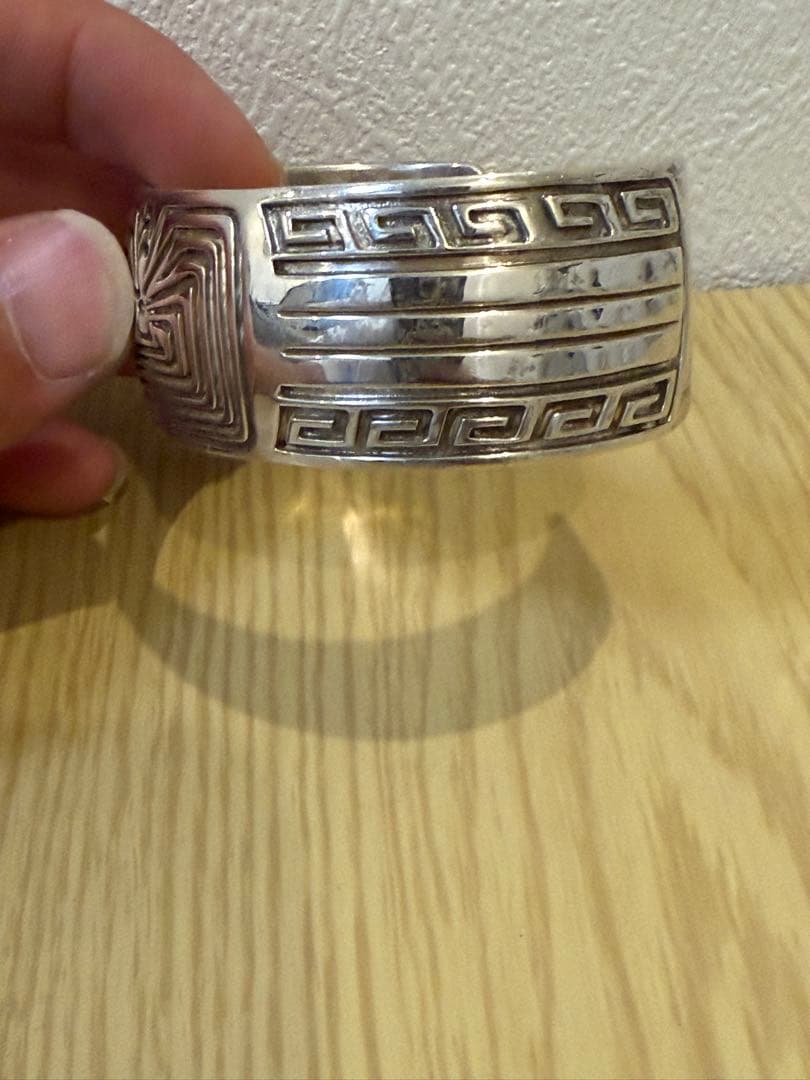 インディアンジュエリー　ホピ族　マンインザメイズバングル