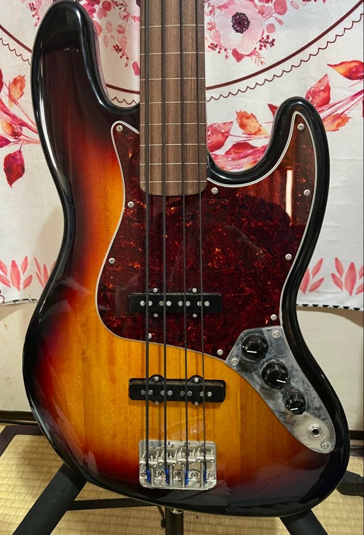 フレットレスsquire Classic Vibe 60s Jazz Bass