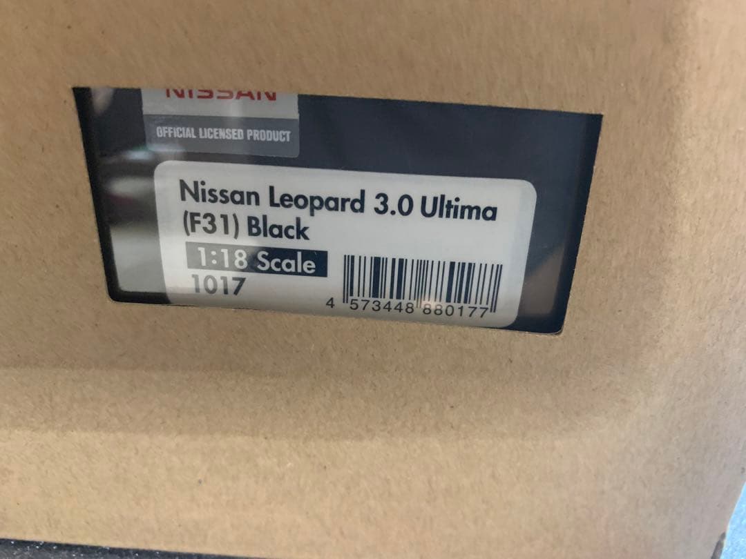 イグニッションモデル1/18 日産レパード前期3.0アルティマ(F31) 黒/銀