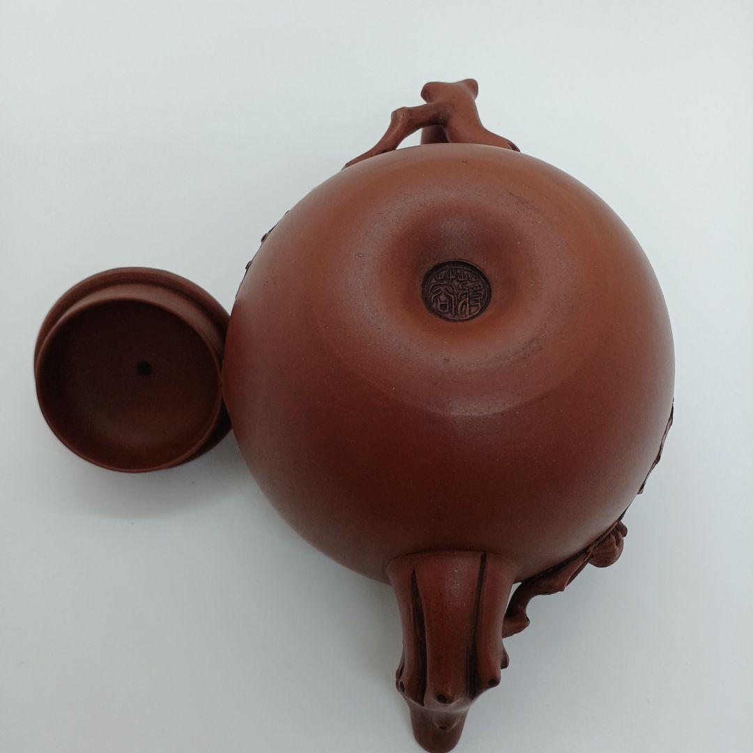 中国宜興　朱泥　葡萄栗鼠　急須　紫砂壺　茶壺　在銘　煎茶道具