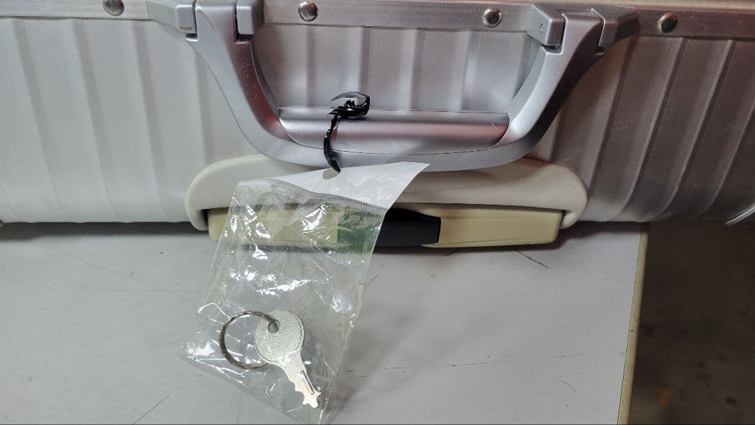 RIMOWA(リモワ) キャリーバッグ トパーズ 932.77 シルバー /4輪