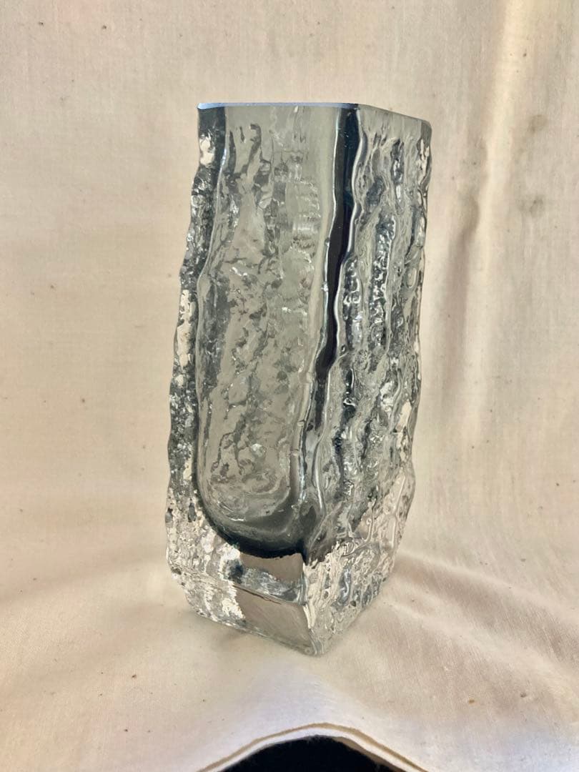 ビンテージ花瓶?(Whitefriars1966年)