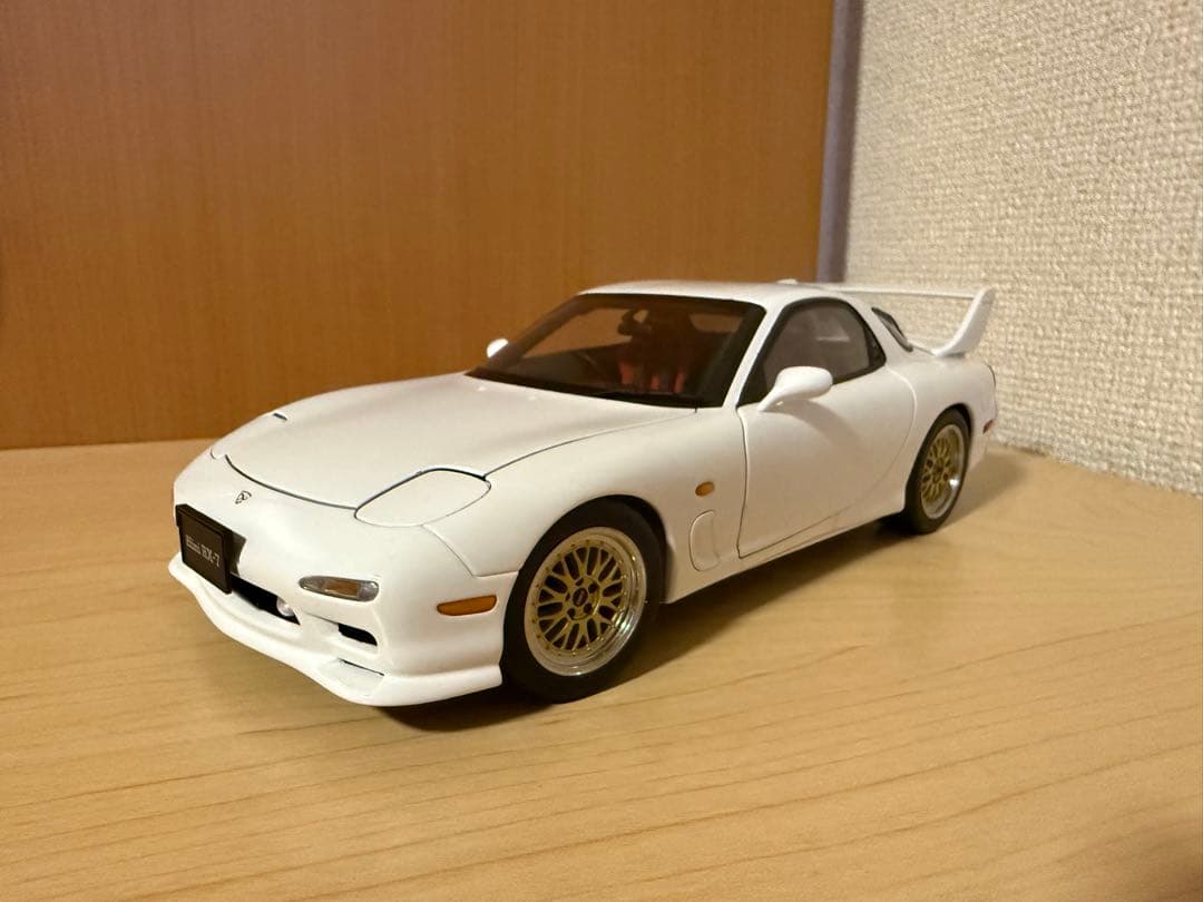 y*.様 Mazda RX-7 1/18スケール ホワイト