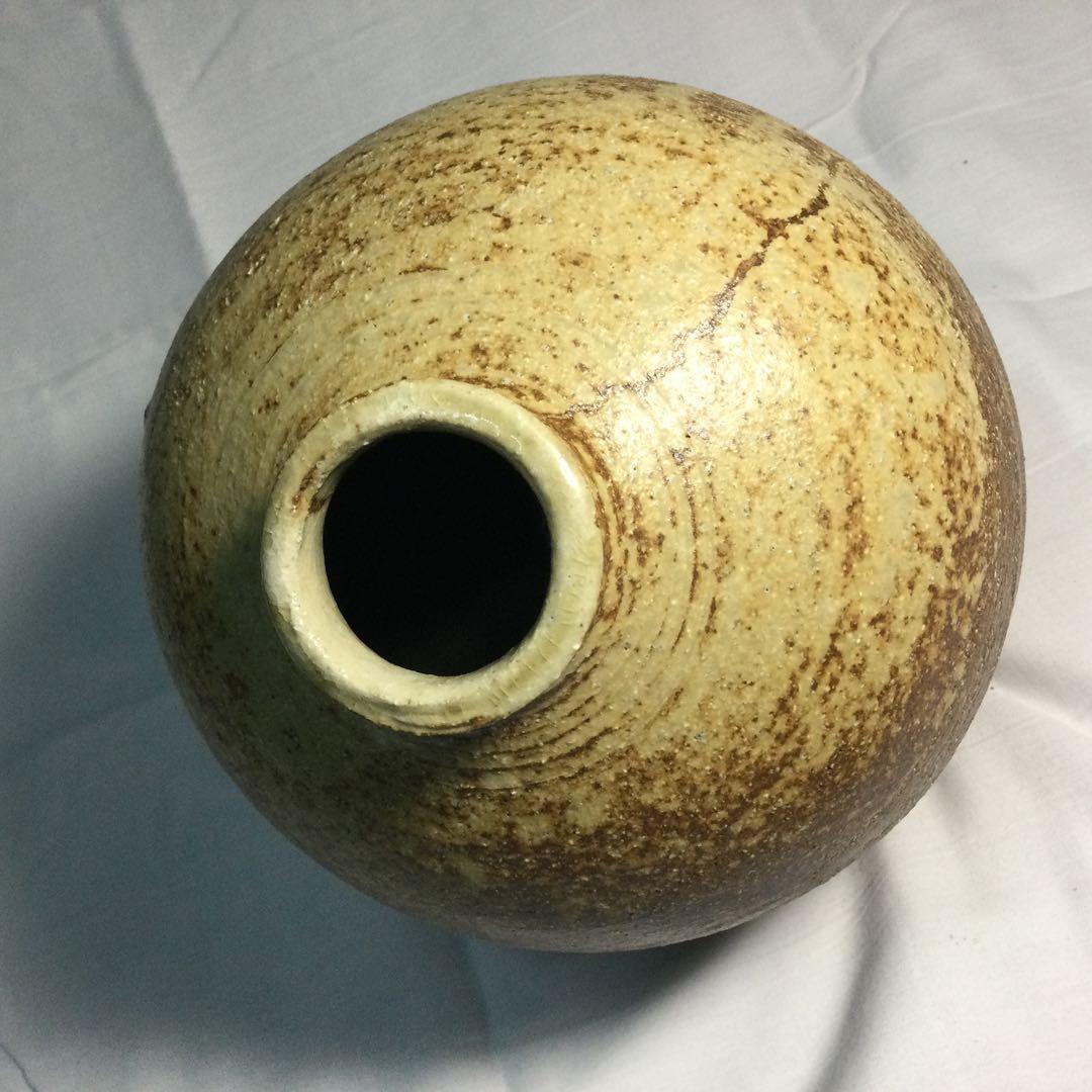 花壷、、陶器詳しく分かりません。