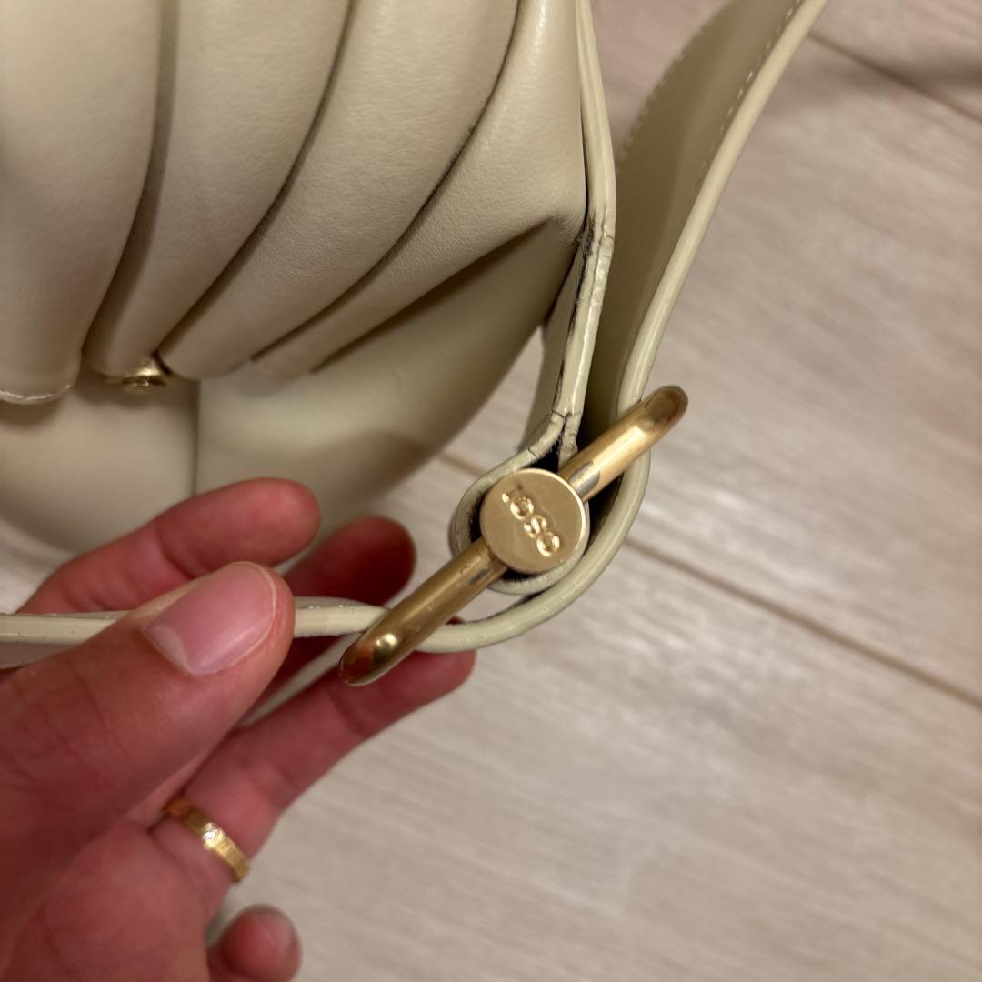 OSOI アイボリー ショルダーバッグ