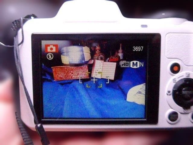 美品完動品。単三電池使用コンデジ　フジ FinePix S8650 ホワイト