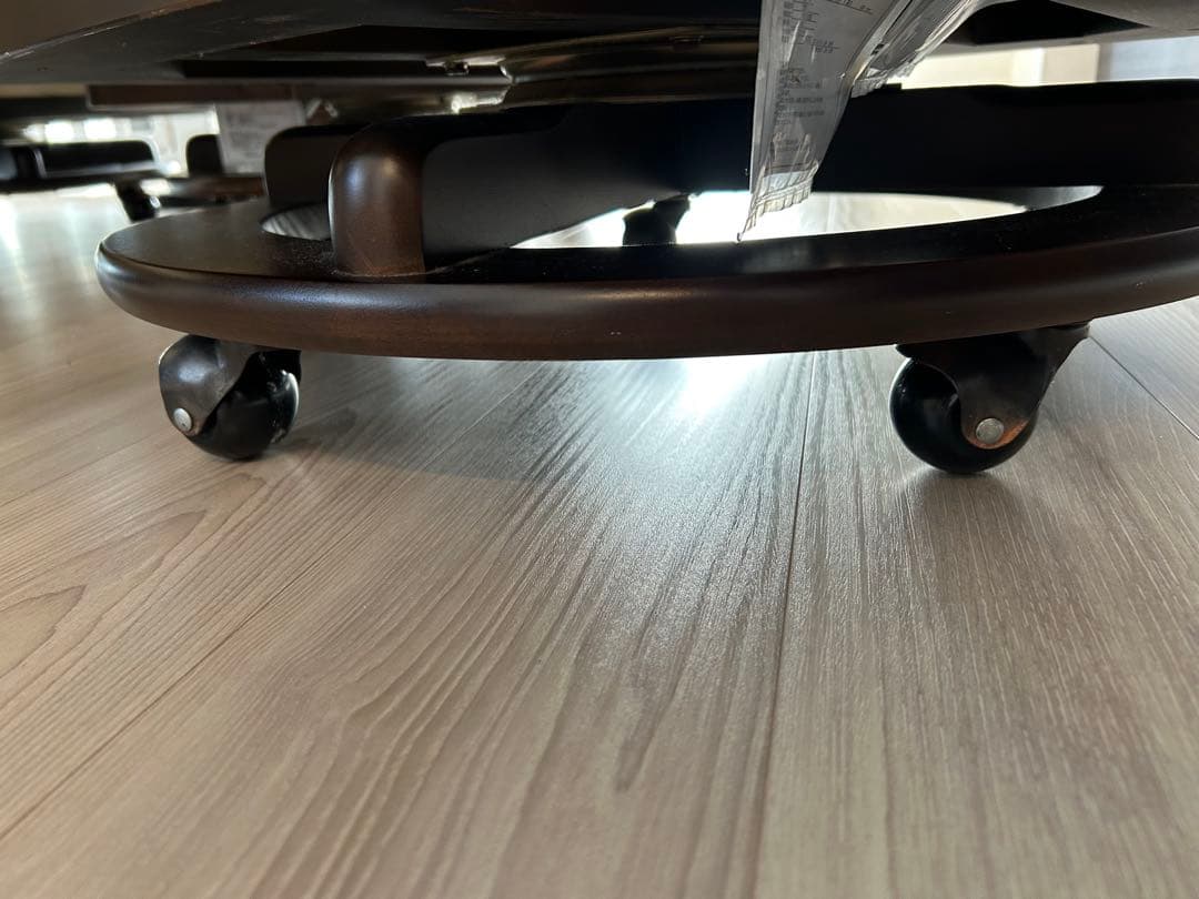 ル*ー様 お値下げしました【直接引取限定/岡山】ニトリ　ダイニングテーブル　肘付