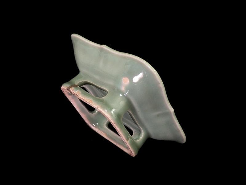 三田青磁　桐に鳳凰の図　台付き四方皿　菓子皿　D874AS-CSo