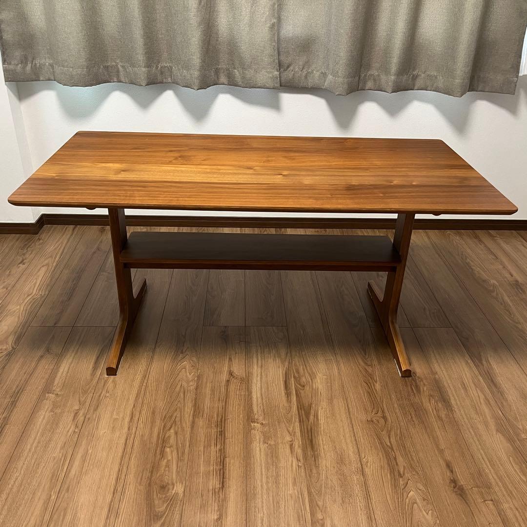 ウッド調　リビングでもダイニングでもつかえるテーブル