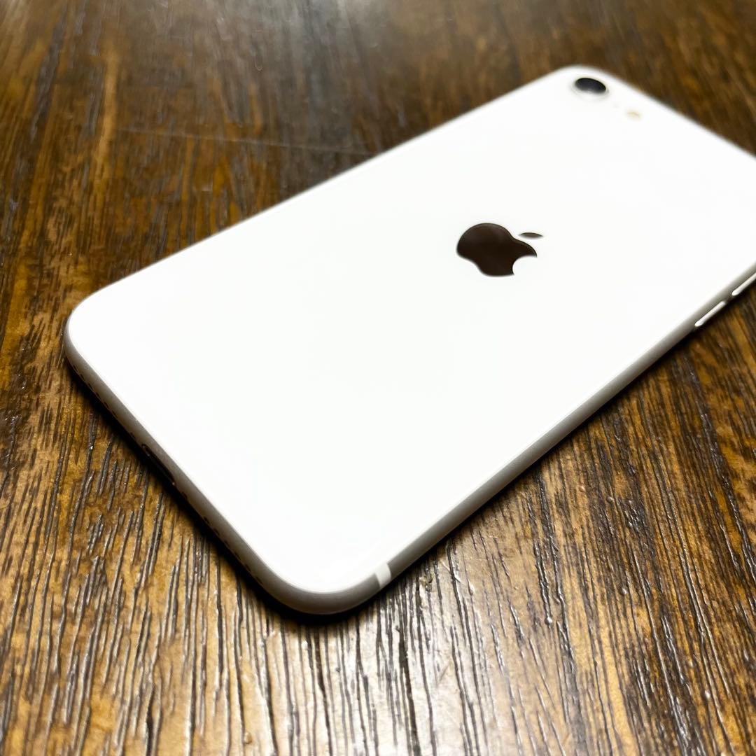 【上美品☆】iPhoneSE 第2世代 本体 white 64GB SIMフリー