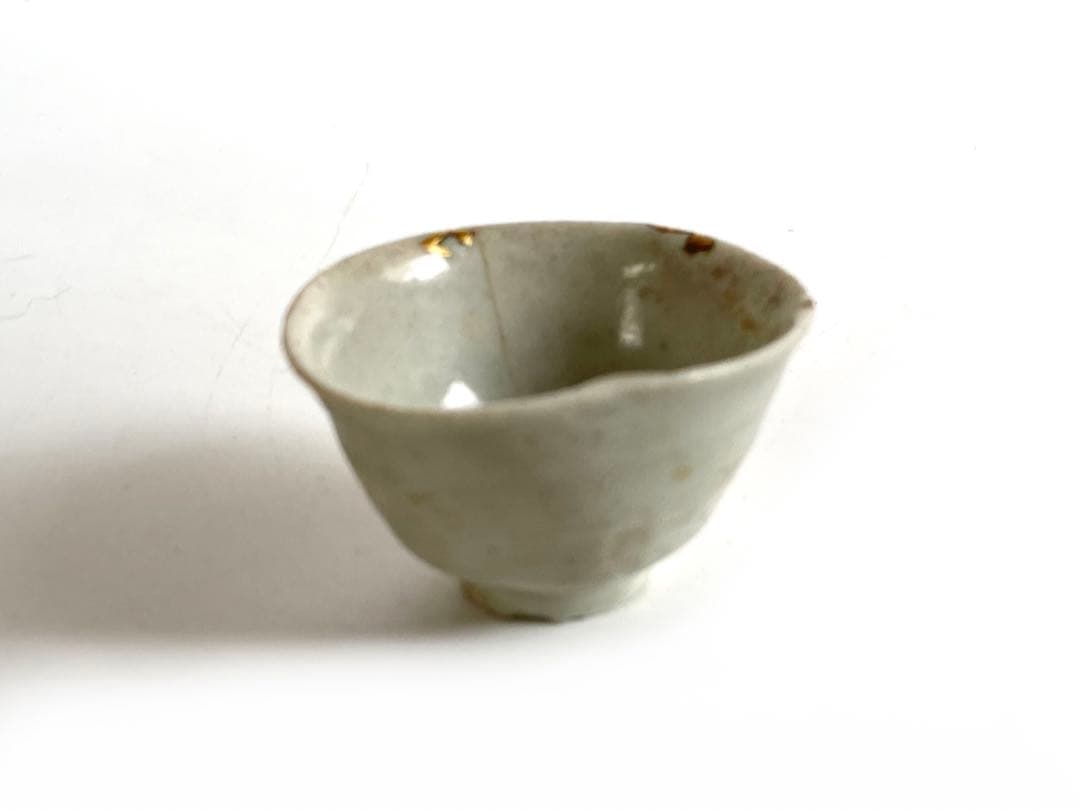 骨董　アンティーク　初期伊万里　白磁　盃　酒器　ぐい呑　猪口　発掘　金継ぎ