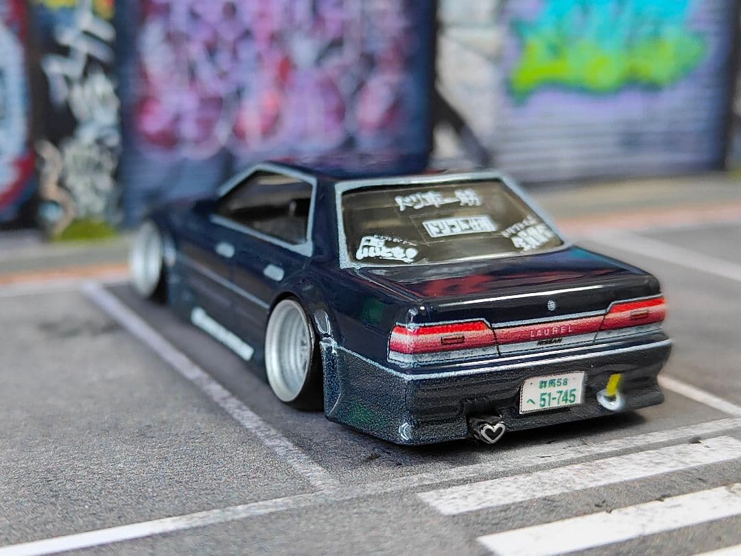 ホットウィールカスタム 日産 ローレル c33 フルエアロ☆深リム☆トミカ改造