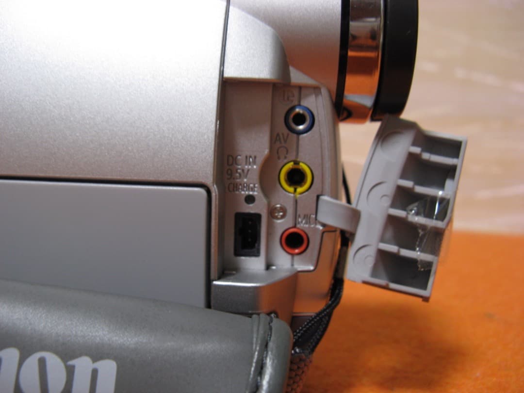 動作OK❗️☆CanonのMiniDV/デジタルビデオカメラ・FV200