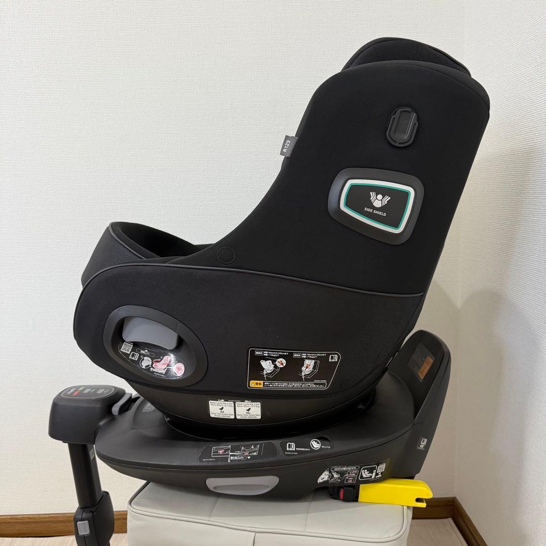 【極美品】アップリカ　チャイルドシート　クルリラビッテエックス　ブラック