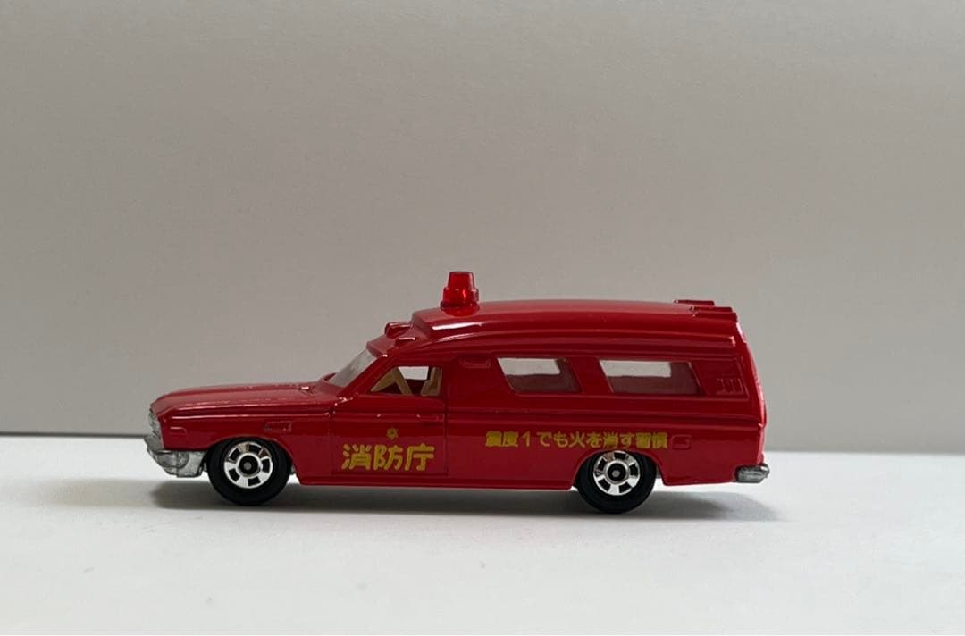 トミカ　トミカ　黒箱　no.40 スーパーギフト　日本製　トヨタ　アンビュランス