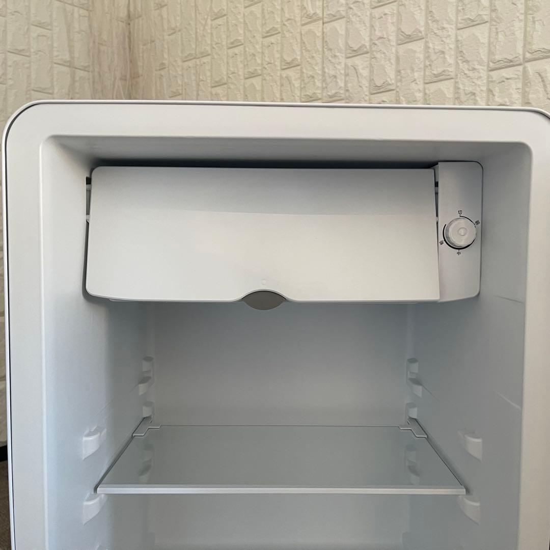 東京23区配送無料✨キズ多い為格安❗️冷蔵庫　コンフィー　コンパクトサイズ