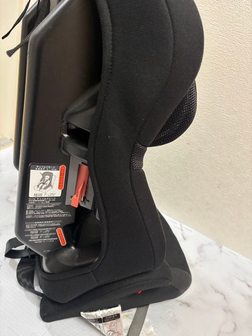 コンビ　ジョイトリップエアスルーGG　黒　ジュニアシート　シートベルト