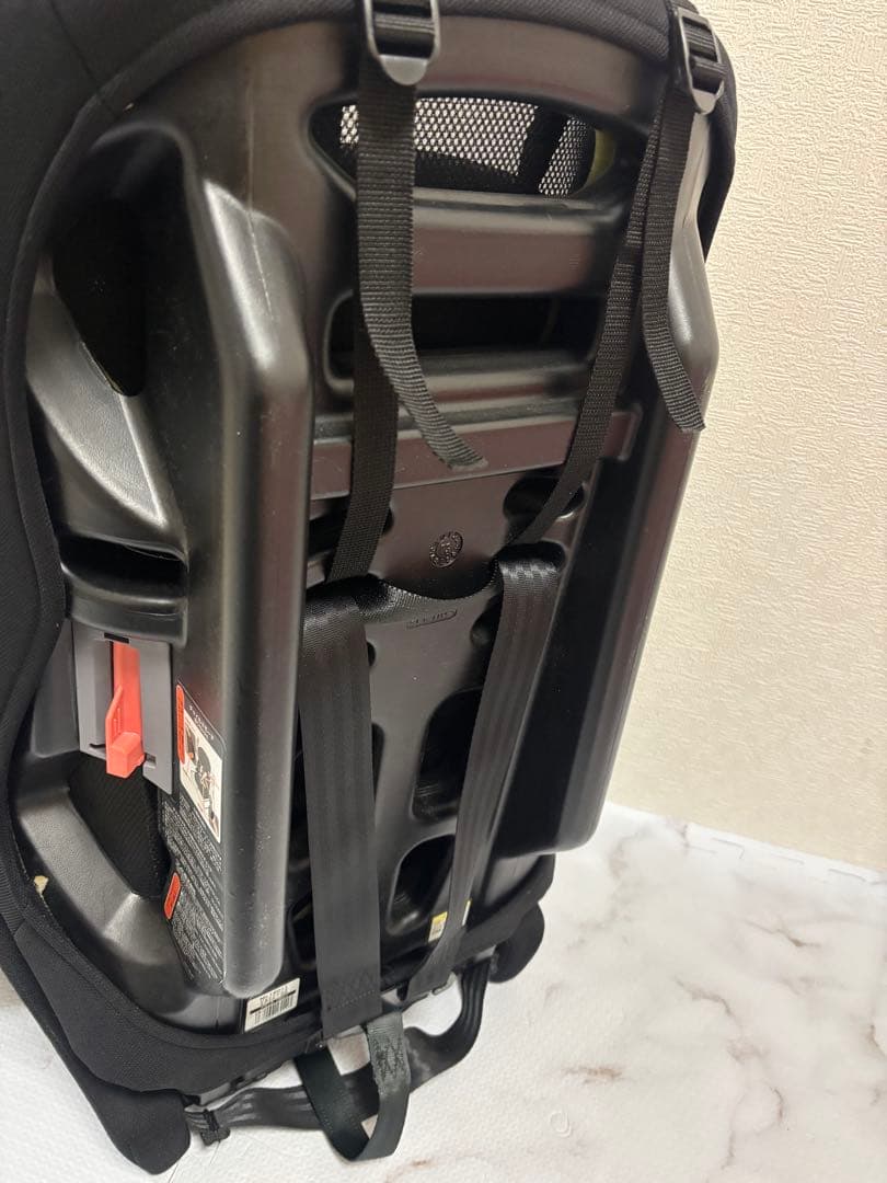 コンビ　ジョイトリップエアスルーGG　黒　ジュニアシート　シートベルト