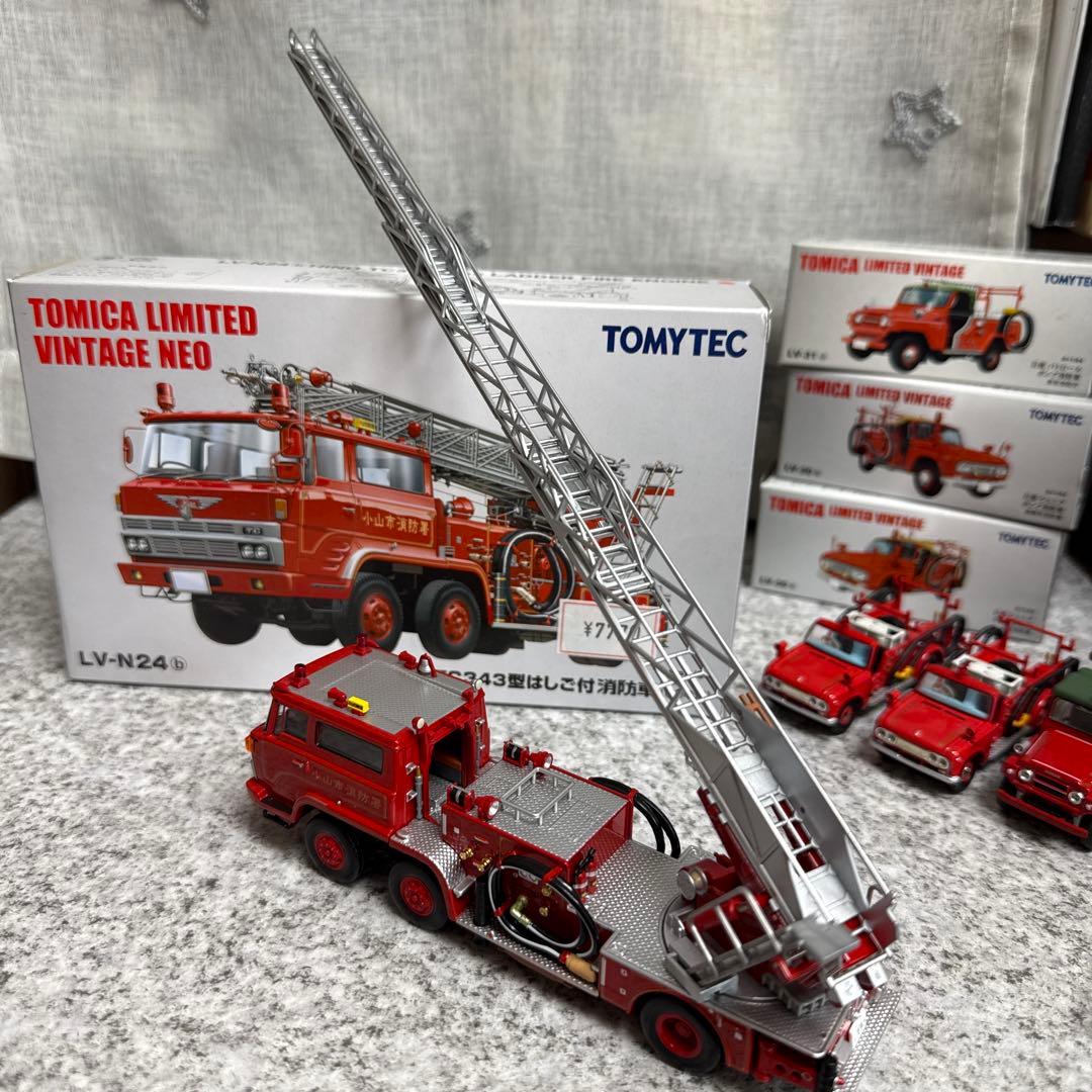 トミカリミテッドヴィンテージネオ　日野消防車セット